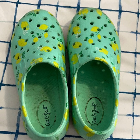 Cat & Jack slip on shoes - Picture 1 of 4